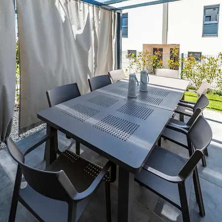 Pinna - Vanga 아파트 풀라