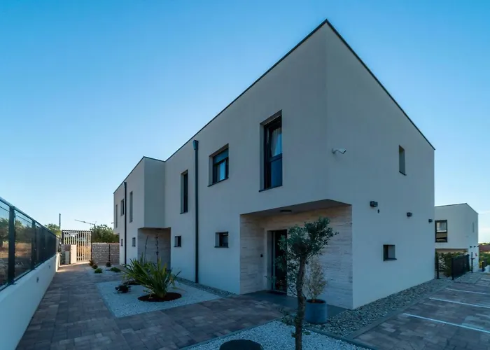 Pinna - Vanga 아파트 풀라